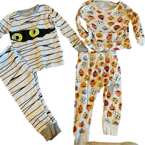 Bundle of 4 Halloween pajamas 18-24M - Picture 1 of 3